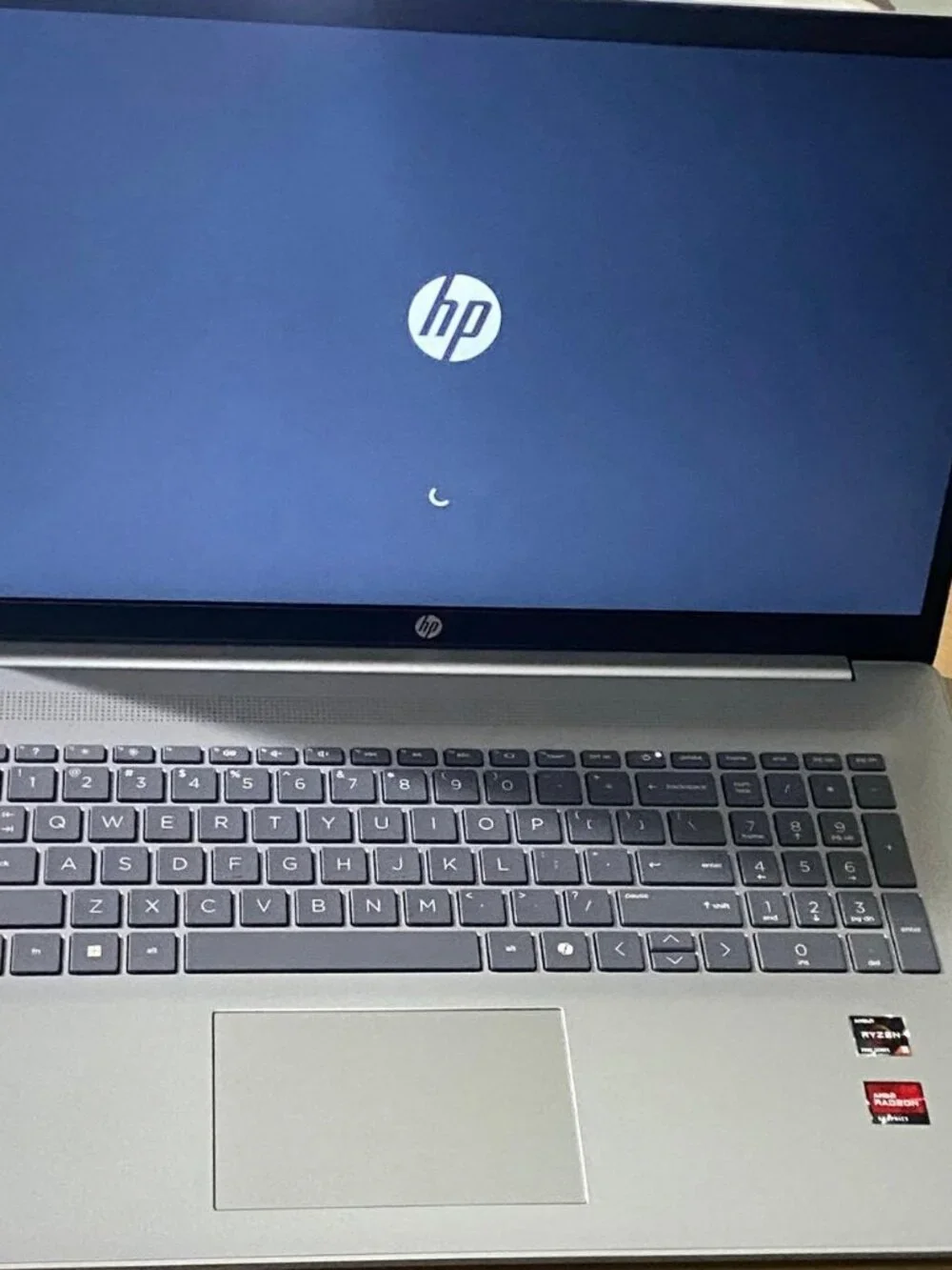 HP 17.3 pulgadas, pantalla HD+, AMD Ryzen 5 7520U, 16 GB de RAM, SSD Win 11